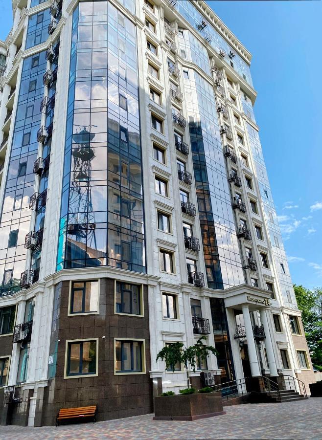 Italian Boulevard Modern Apartment Одесса Экстерьер фото